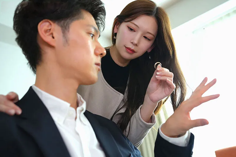 Cô vợ đi đi chơi, gã chồng ở nhà bị nhỏ em bà xã gạ chịch không trượt phát nào